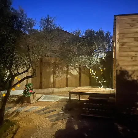 La Tiny House Des Oliviers Et Son Jacuzzi Apartment *