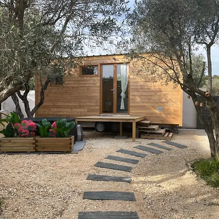 Apartment La Tiny House Des Oliviers Et Son Jacuzzi Mouries