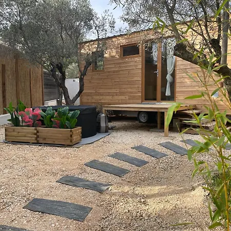 La Tiny House Des Oliviers Et Son Jacuzzi Apartment *