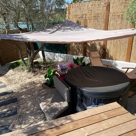 La Tiny House Des Oliviers Et Son Jacuzzi *